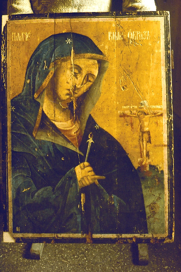 Virgin Marry icon varnish removed and replacement of the corners